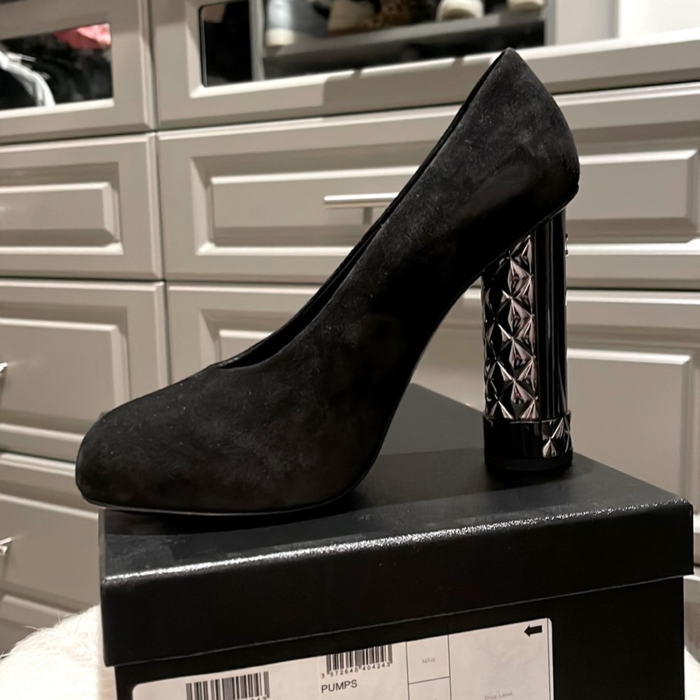 Suede calfskin never worn Chanel Pumps size 38